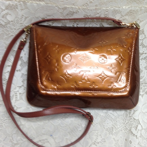 Louis Vuitton Bronze Vernis Shoulder-Crossbody - Picture 4 of 15